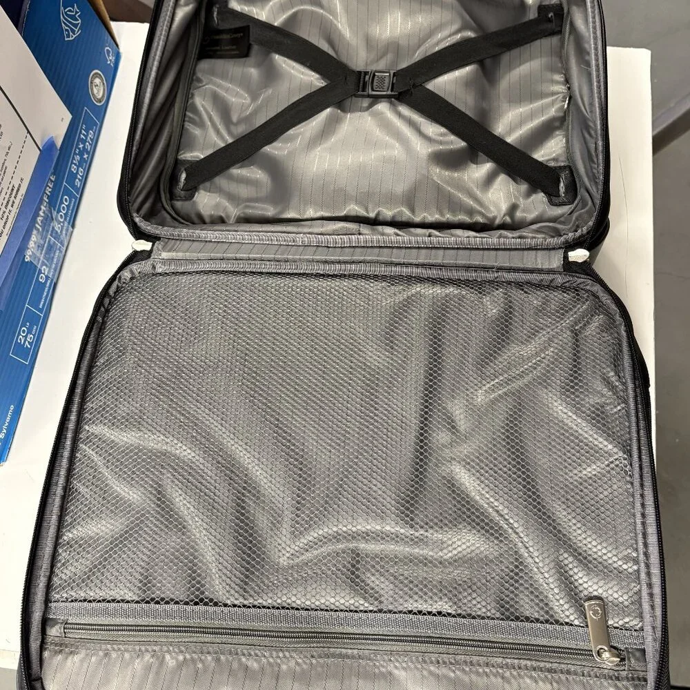 Franklin Covey Genuine Leather Rolling Office /Suitcase
